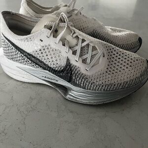 Nike Vapor Fly Running shoes.. size 7 - LIKE NEW!!